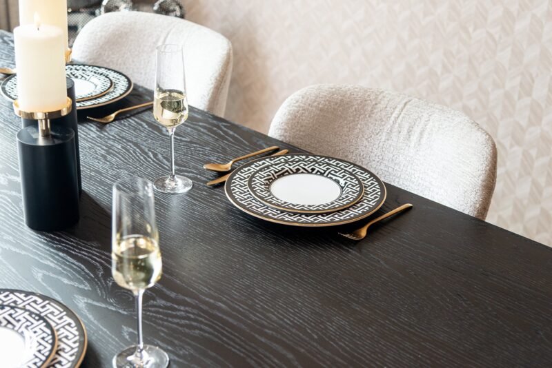 7831 - Eettafel Fairmont black 270 (Dark coffee)