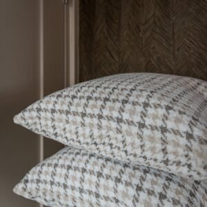 -KU-0088 - Kussen Juno natural 50x50 (Peacock 01 nature)