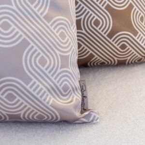 -KU-0096 - Kussen Marsha 50x50 (Monaco 23050 Chained Quadrant 75 - 8006 Sand)