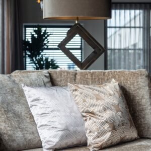 -KU-0096 - Kussen Marsha 50x50 (Monaco 23050 Chained Quadrant 75 - 8006 Sand)