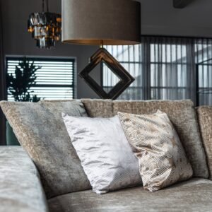-KU-0096 - Kussen Marsha 50x50 (Monaco 23050 Chained Quadrant 75 - 8006 Sand)